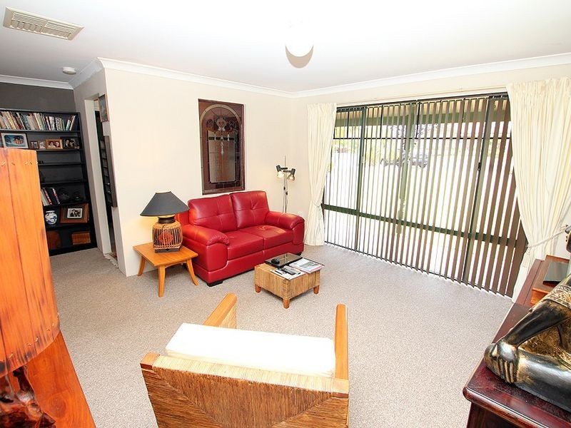 9 Wintersweet Place, Halls Head WA 6210