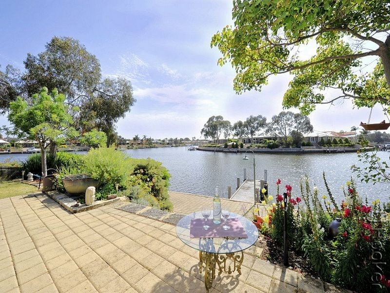 14 Robertson Grove, South Yunderup WA 6208