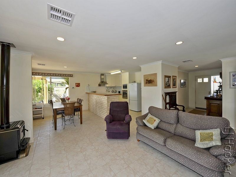 14 Robertson Grove, South Yunderup WA 6208