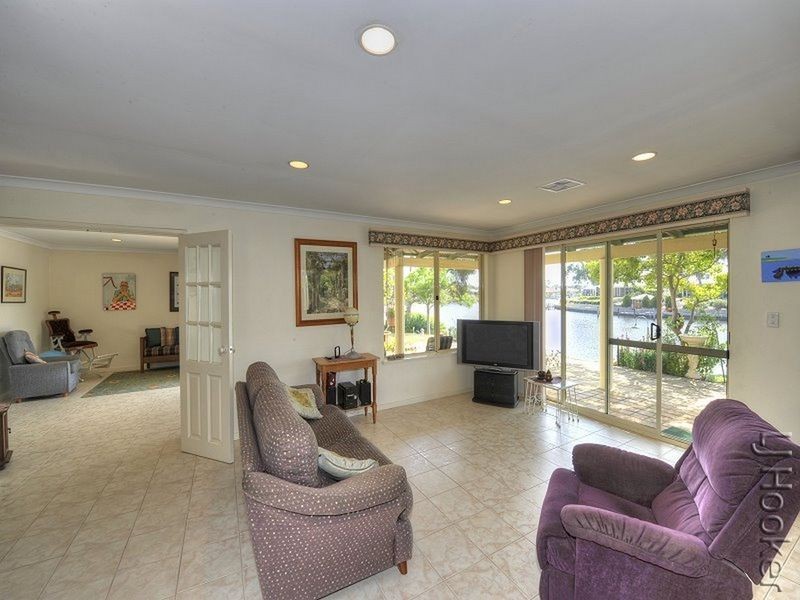 14 Robertson Grove, South Yunderup WA 6208