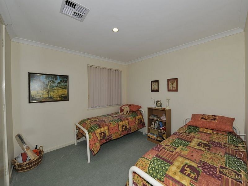 14 Robertson Grove, South Yunderup WA 6208