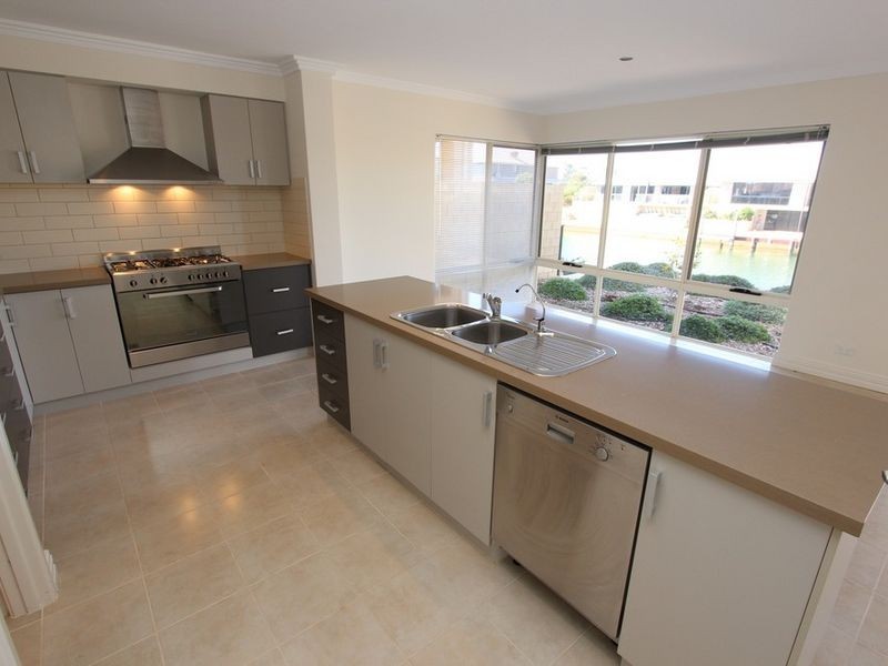 11 Cormorant Key, Wannanup WA 6210