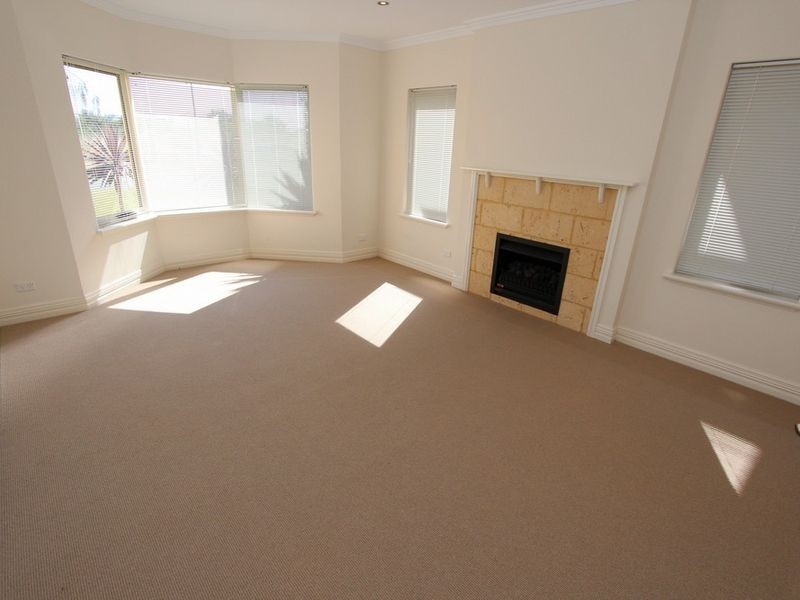 11 Cormorant Key, Wannanup WA 6210