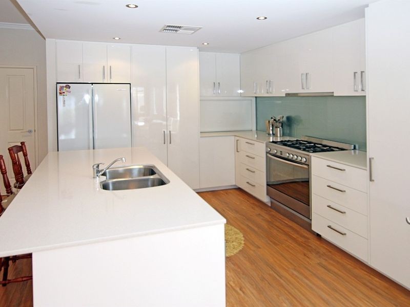 5 Buttercup Parkway, Halls Head WA 6210