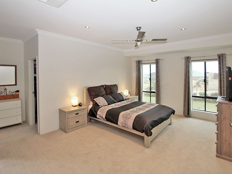 5 Buttercup Parkway, Halls Head WA 6210