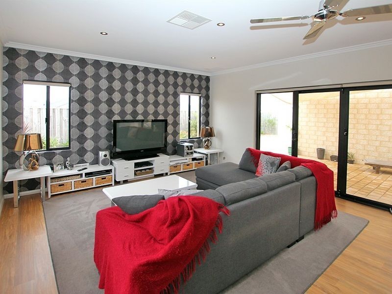 5 Buttercup Parkway, Halls Head WA 6210