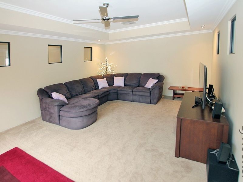 5 Buttercup Parkway, Halls Head WA 6210