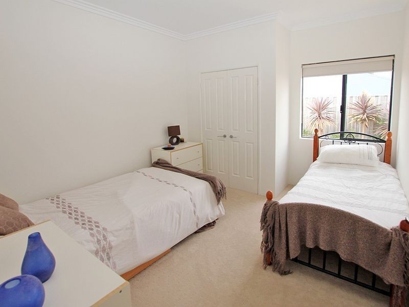 5 Buttercup Parkway, Halls Head WA 6210