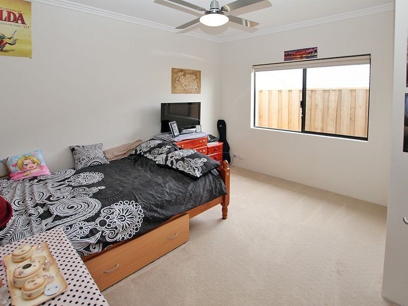 5 Buttercup Parkway, Halls Head WA 6210