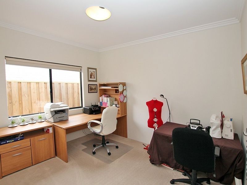 5 Buttercup Parkway, Halls Head WA 6210