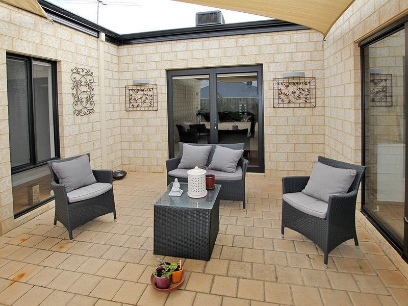 5 Buttercup Parkway, Halls Head WA 6210