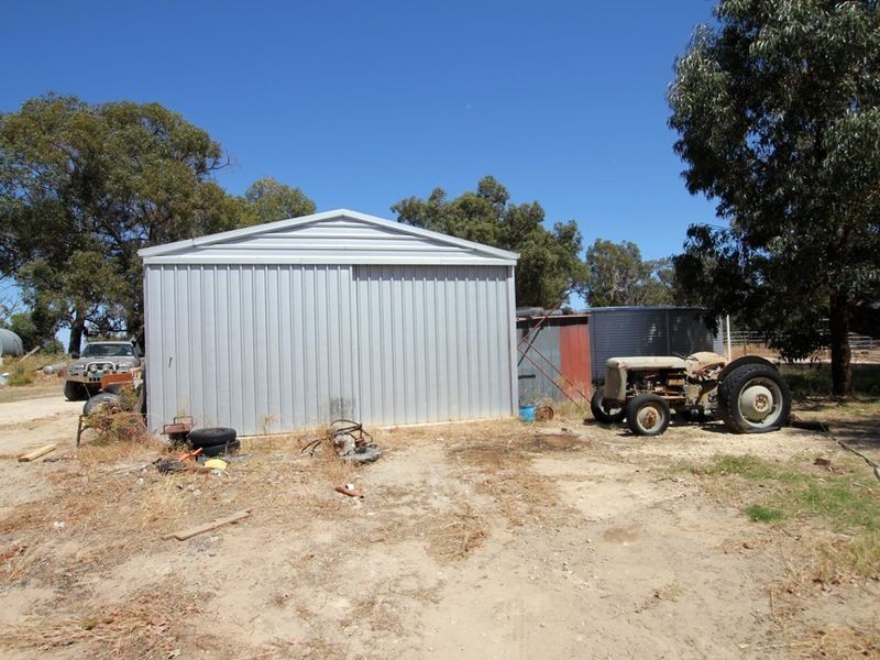 81 Armstrong Hills Drive, Lake Clifton WA 6215