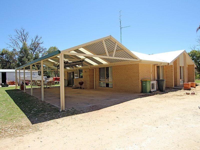 81 Armstrong Hills Drive, Lake Clifton WA 6215