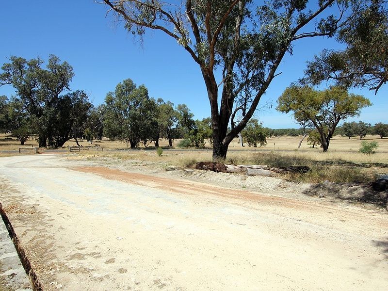 81 Armstrong Hills Drive, Lake Clifton WA 6215