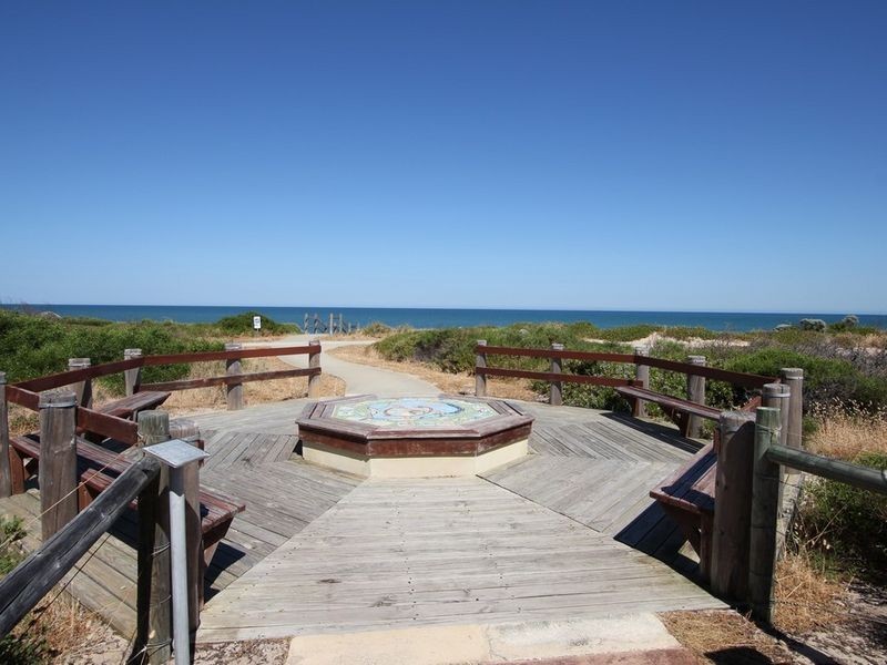 62 Boardwalk Boulevard, Halls Head WA 6210