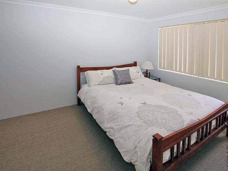 10 Alba Pass, Halls Head WA 6210