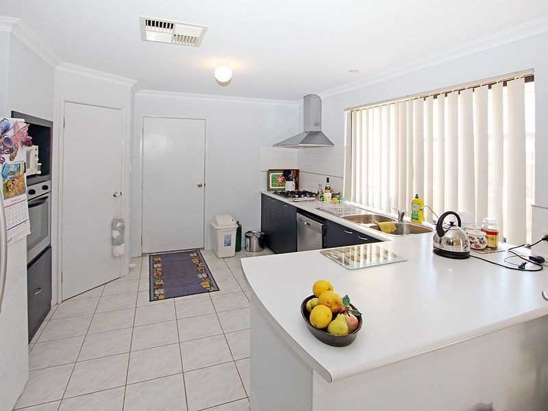 10 Alba Pass, Halls Head WA 6210