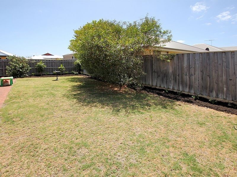 10 Alba Pass, Halls Head WA 6210