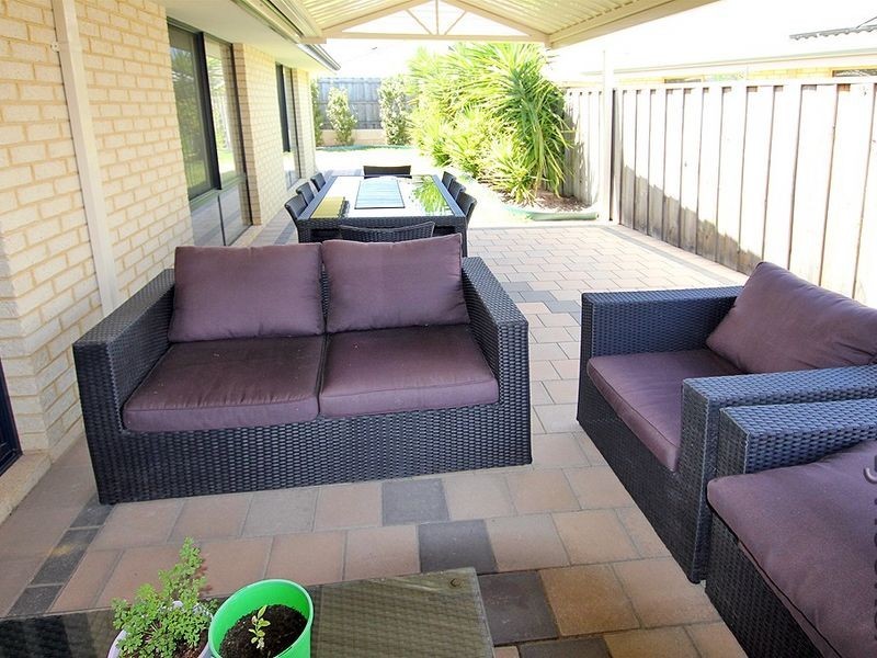 257 Peelwood Parade, Halls Head WA 6210