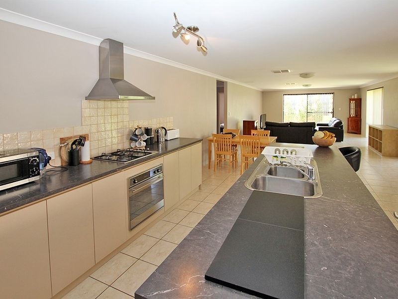 257 Peelwood Parade, Halls Head WA 6210
