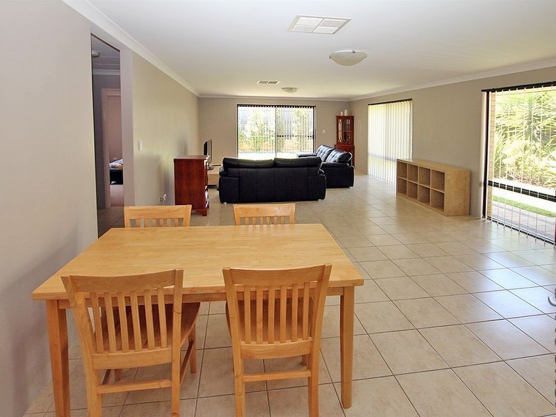 257 Peelwood Parade, Halls Head WA 6210