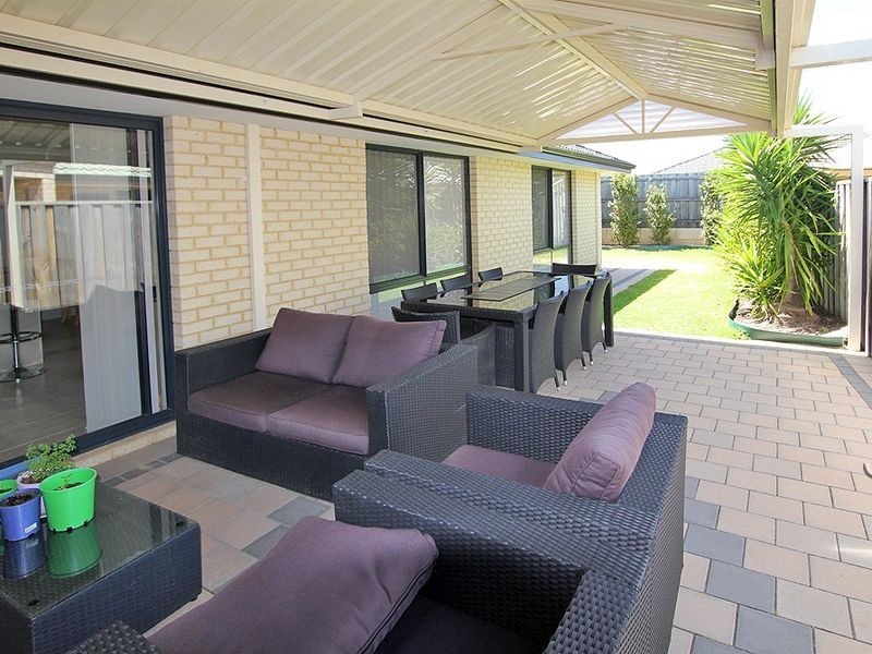 257 Peelwood Parade, Halls Head WA 6210