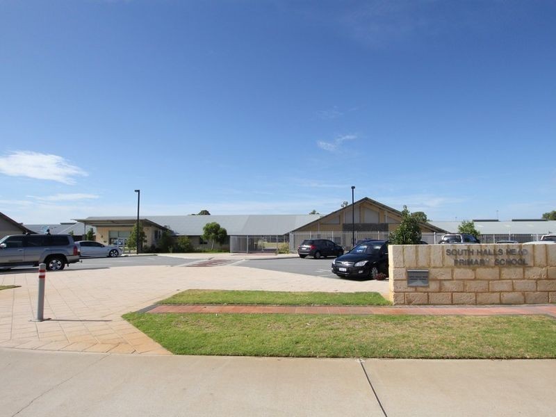257 Peelwood Parade, Halls Head WA 6210
