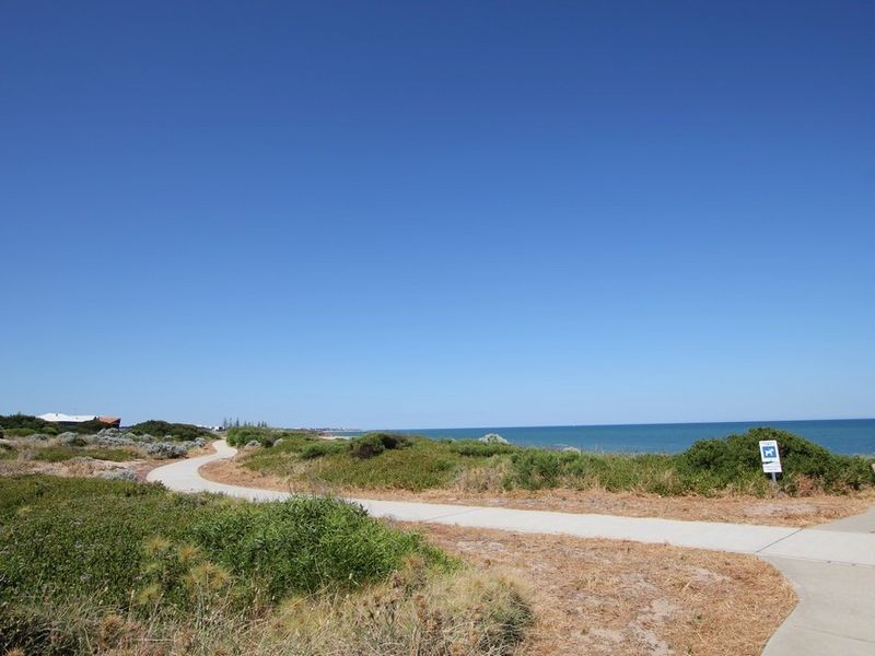257 Peelwood Parade, Halls Head WA 6210