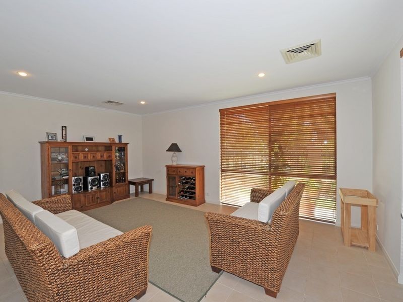 15 Tylney Loop, Meadow Springs WA 6210