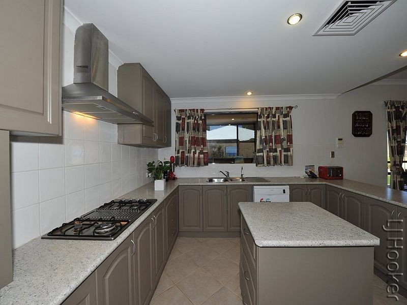 72 Banksia Terrace, South Yunderup WA 6208
