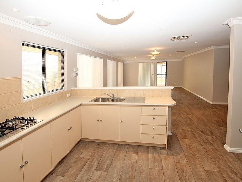 4 Frigate Way, Wannanup WA 6210