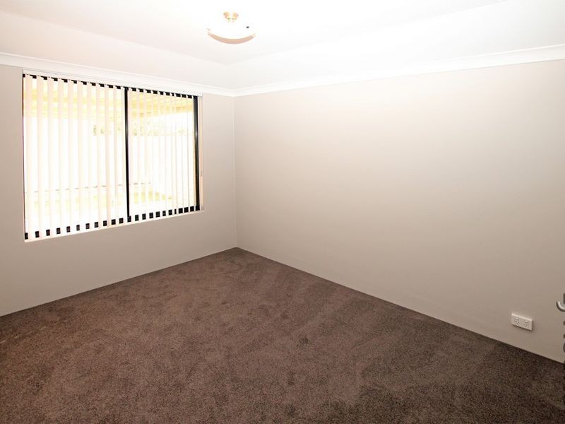 4 Frigate Way, Wannanup WA 6210
