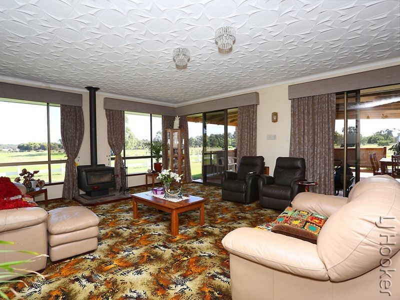 338 Newnham Road, Lake Clifton WA 6215