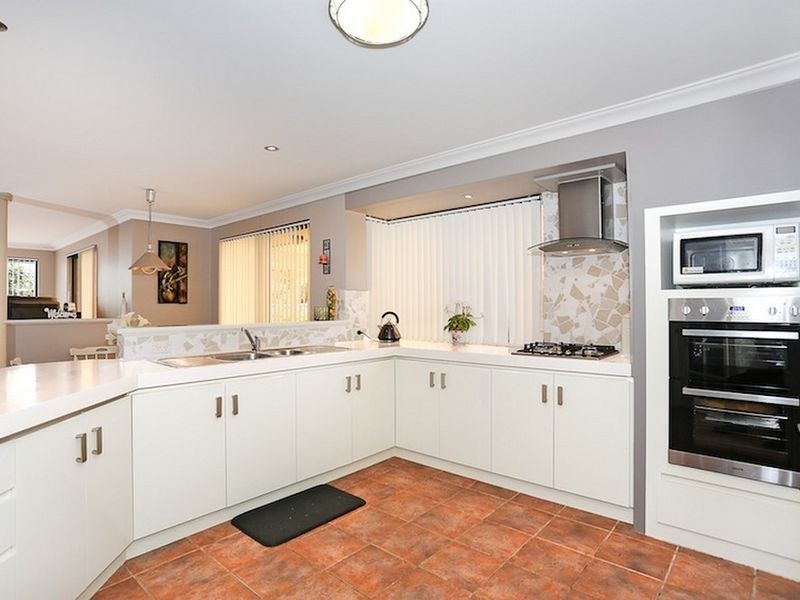 10 Santa Cruz Parkway, Secret Harbour WA 6173