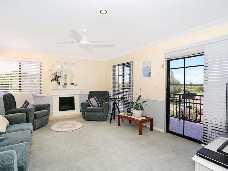 10 Santa Cruz Parkway, Secret Harbour WA 6173