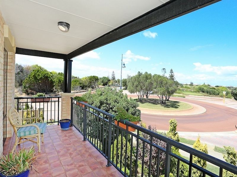 10 Santa Cruz Parkway, Secret Harbour WA 6173