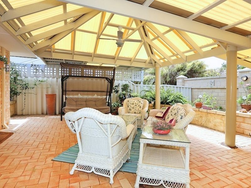 10 Santa Cruz Parkway, Secret Harbour WA 6173