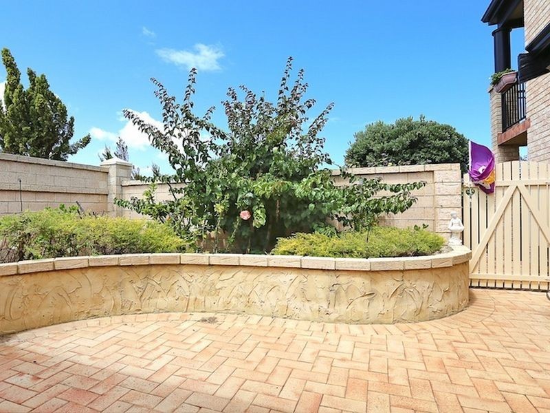 10 Santa Cruz Parkway, Secret Harbour WA 6173