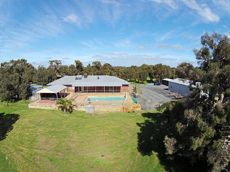 101 Peaceful Waters Drive, Barragup WA 6209
