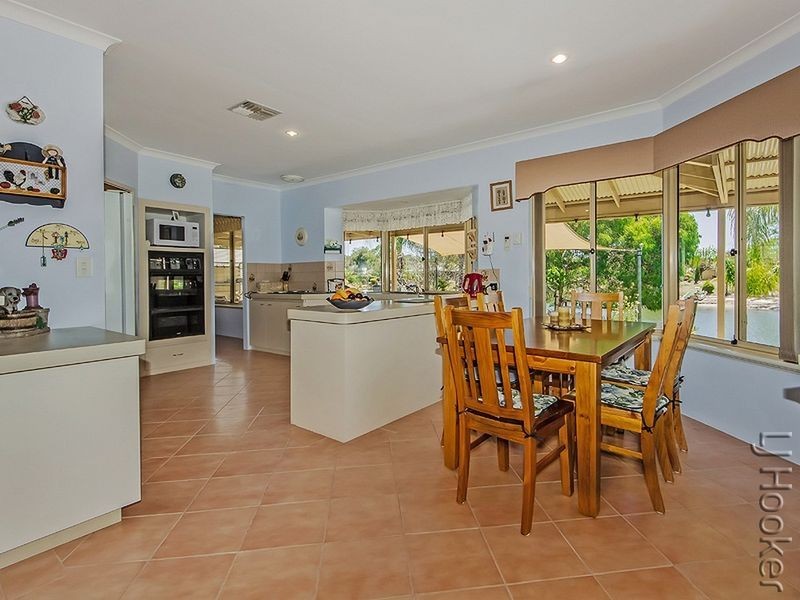 7 Robertson Grove, South Yunderup WA 6208