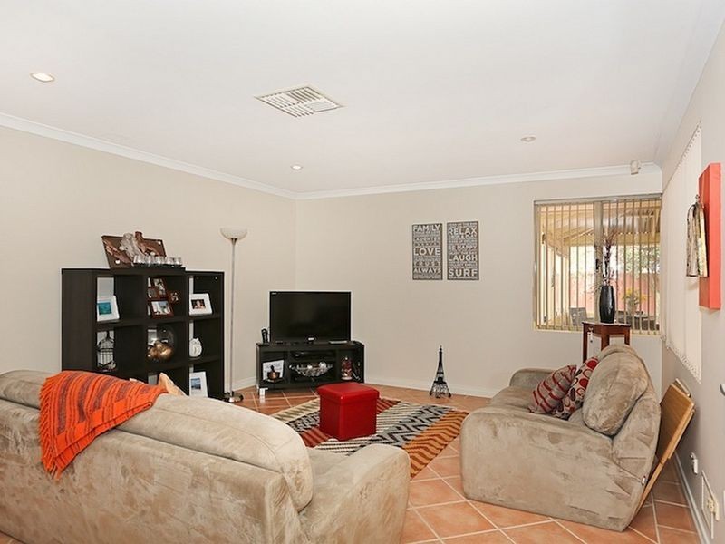 2 Neptune Place, Halls Head WA 6210