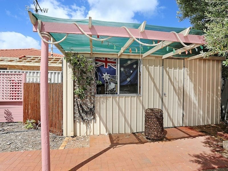 2 Neptune Place, Halls Head WA 6210