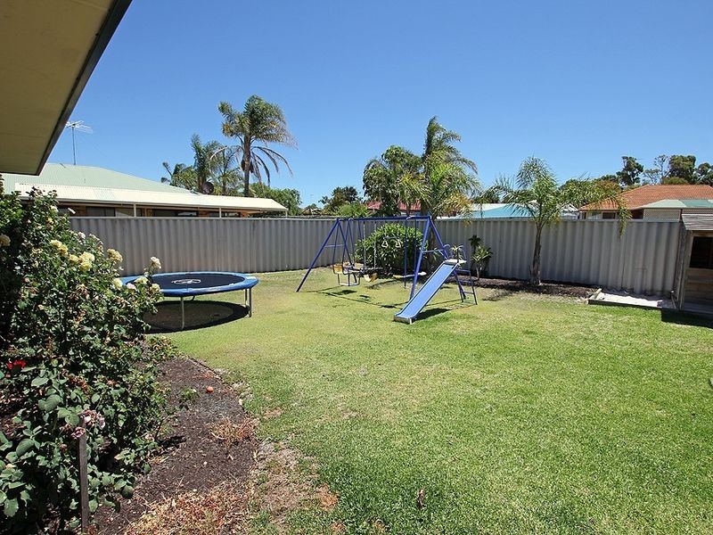 2 Qualup Court, Halls Head WA 6210