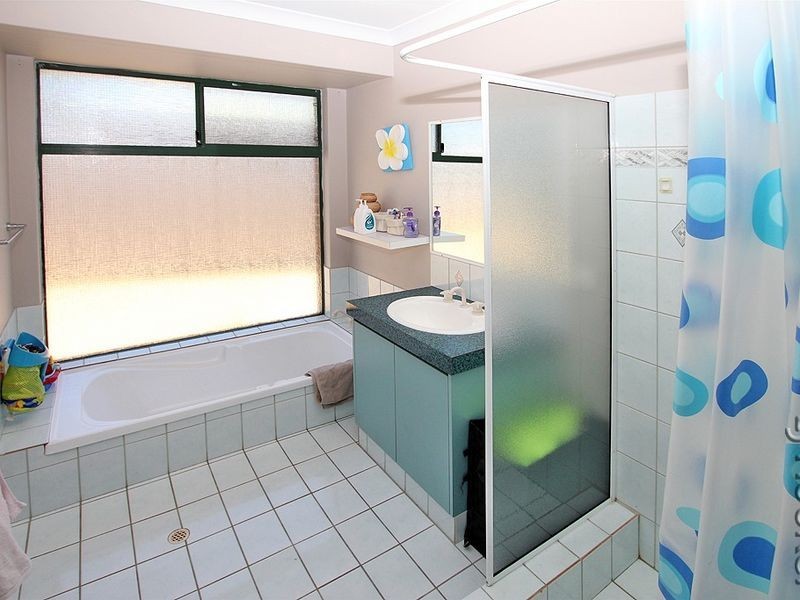 2 Qualup Court, Halls Head WA 6210