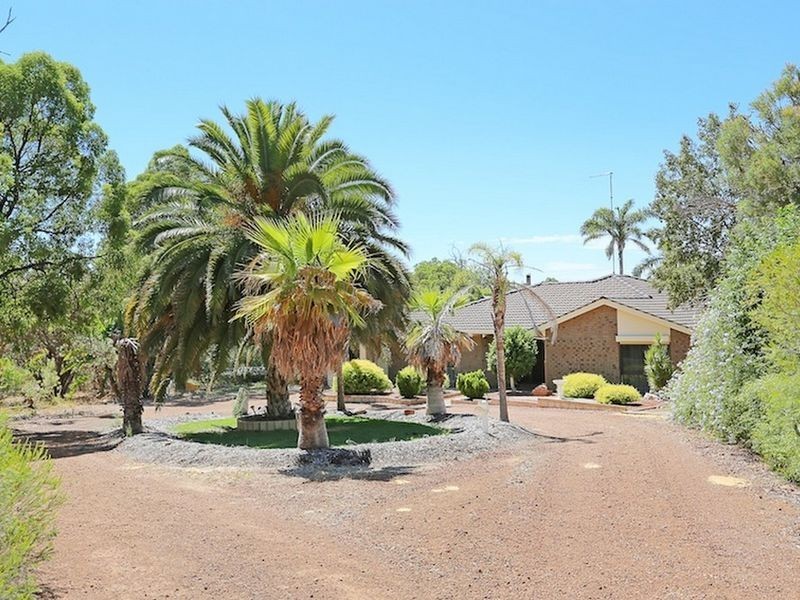 425 Mulga Drive East, Parklands WA 6180