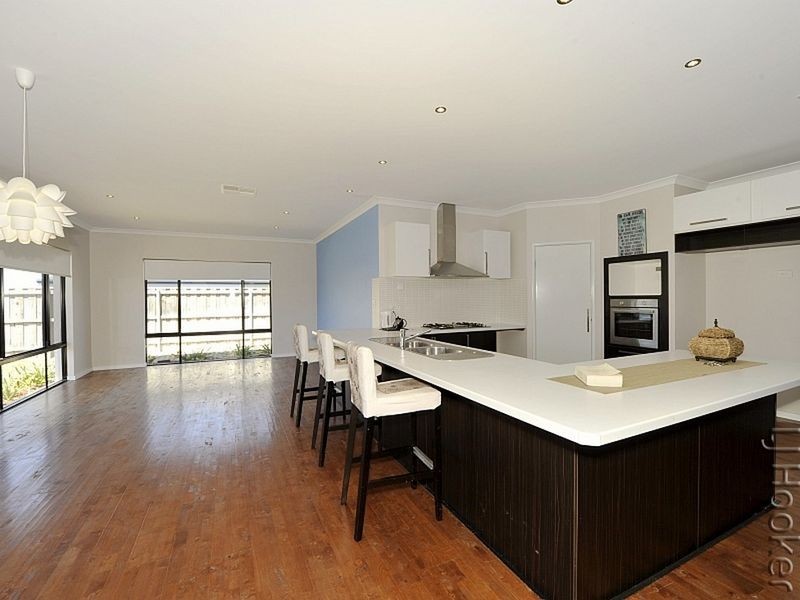 15 Varia Way, Halls Head WA 6210