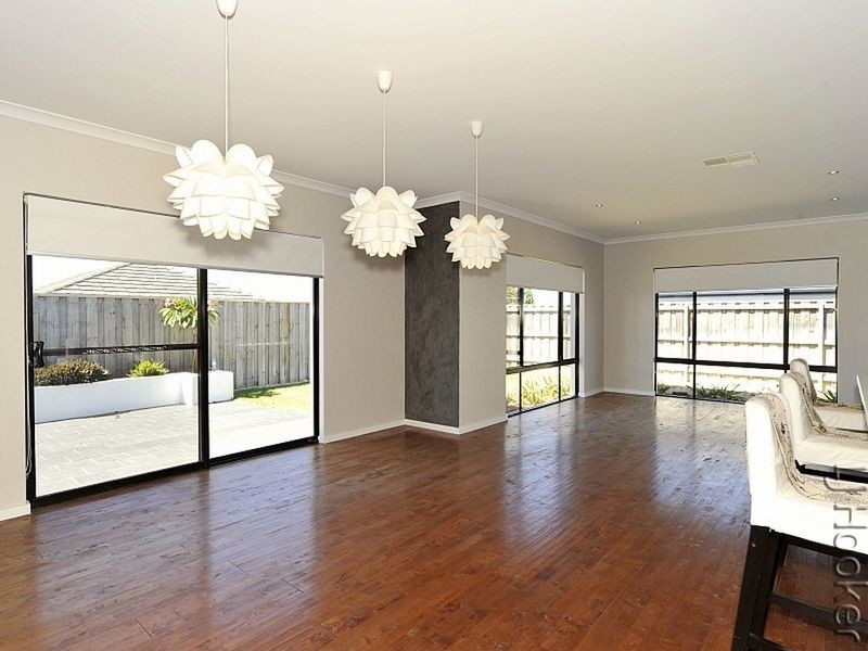 15 Varia Way, Halls Head WA 6210