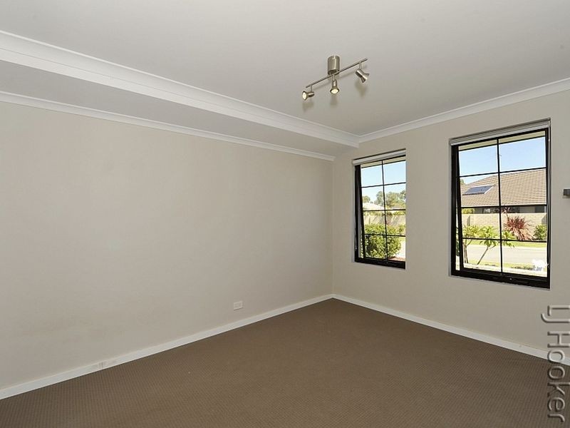 15 Varia Way, Halls Head WA 6210