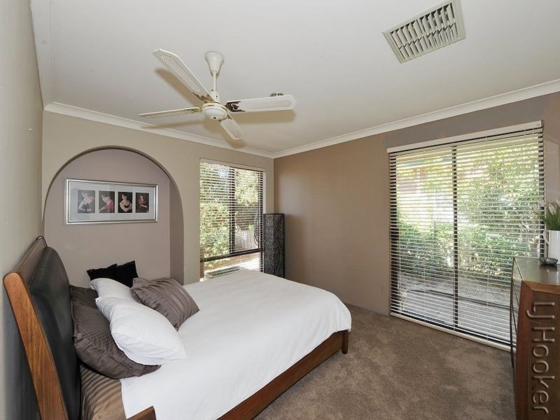 4 Spruce Court, Halls Head WA 6210