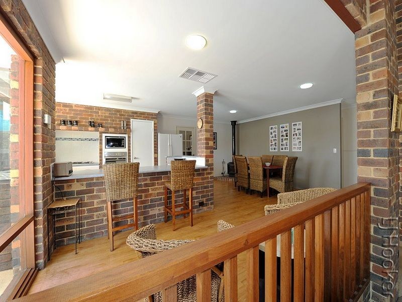 4 Spruce Court, Halls Head WA 6210